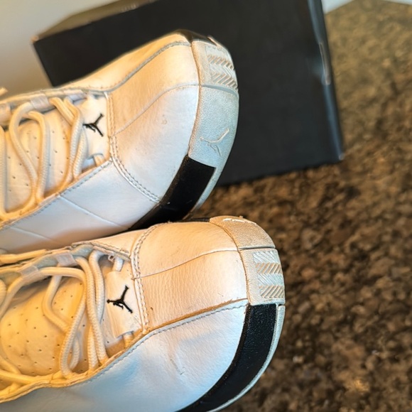 Jordan team Elite 2 Lo White and Black Sneakers Classic Design EUC - Picture 10 of 15